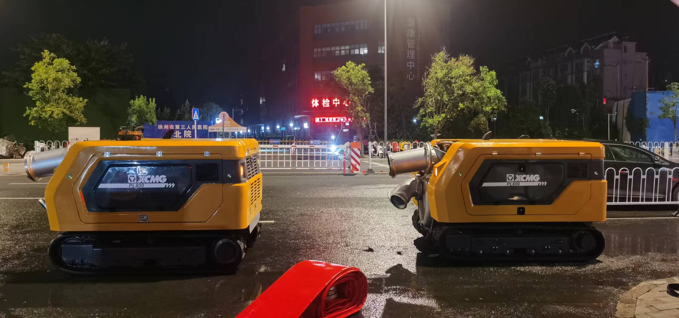 pp电子排涝机器人紧急驰援，多处涝区“治水先锋”