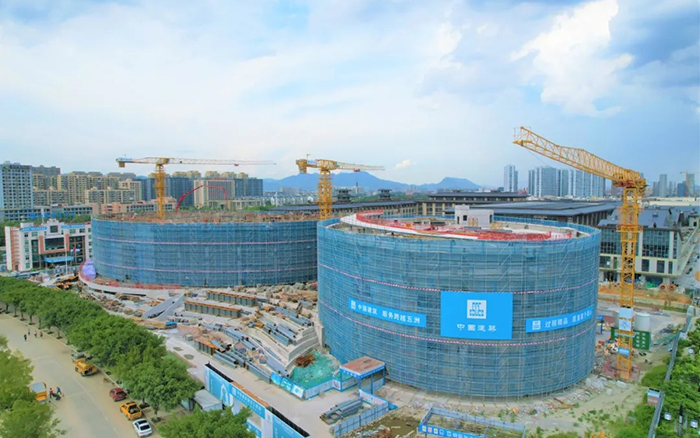 逐浪扬帆，pp电子塔机吊起苍南大剧院“钢铁脊梁”