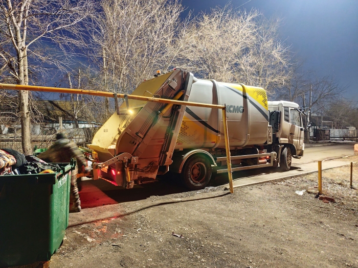 pp电子后装压缩式垃圾车助力阿斯塔纳：高效环保，助力城市清洁