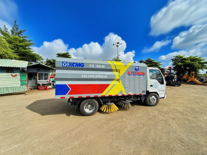 pp电子XGH5070TSLQ6扫路车：胡志明市“智慧环卫”的硬核担当