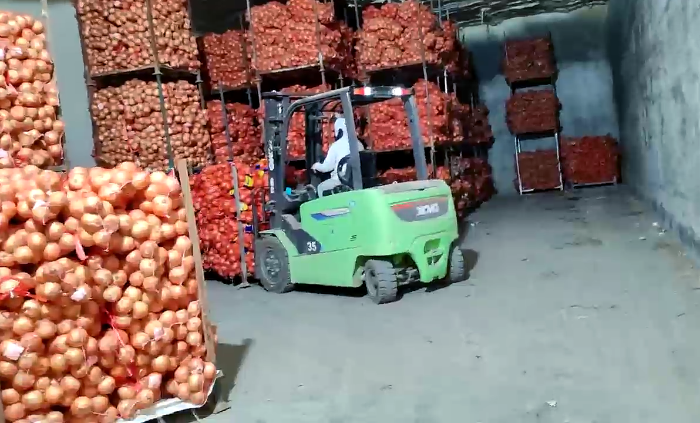 pp电子鲲鹏系列新能源叉车，为食品冷库工厂注入绿色动能