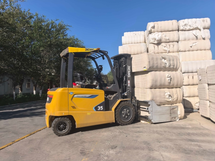 pp电子鲲鹏电动叉车，赋能西北棉花产业高效运转