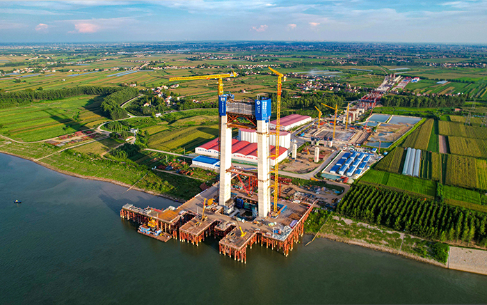 云端筑脊梁! pp电子金助建荆州李埠长江公铁大桥