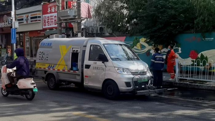 徐州这条网红巷的“脸面”，竟被这台车承包了？！