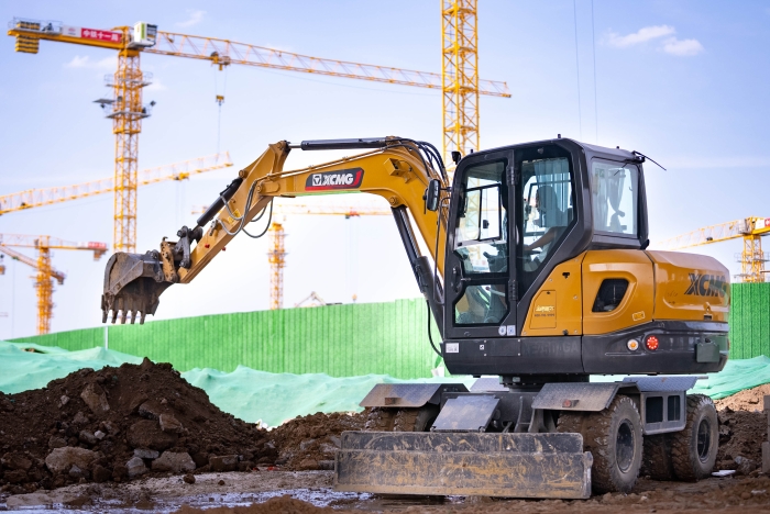 零碳机。p电子挖机护航超级工程