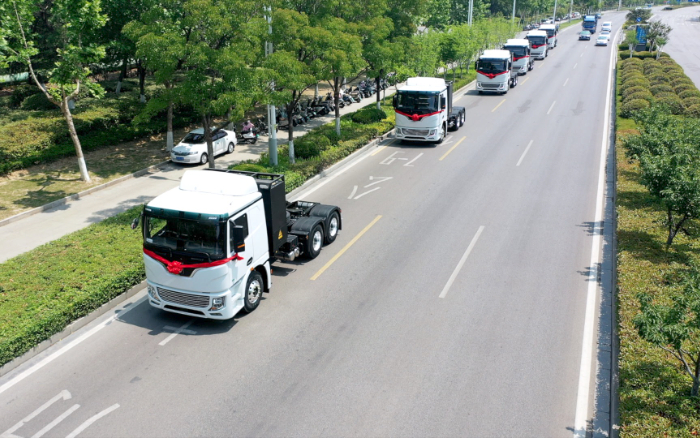 绿潮涌动、“碳”索未来！pp电子新能源牵引车助力河南！