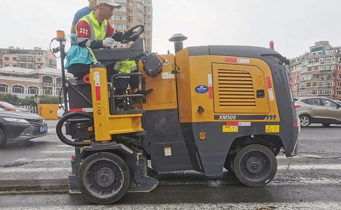 pp电子XM505市政道路铣刨施工：杭州城市道路焕新升级的高效之选