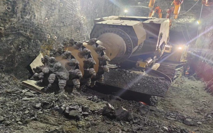 掘进磷矿！pp电子XTR7/360掘进机点磷成金