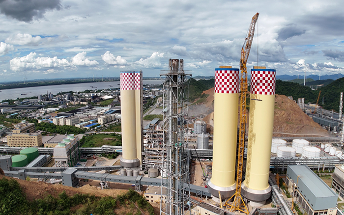 刷新纪录！pp电子 XGL3300-220S动臂塔机化工吊装显神威