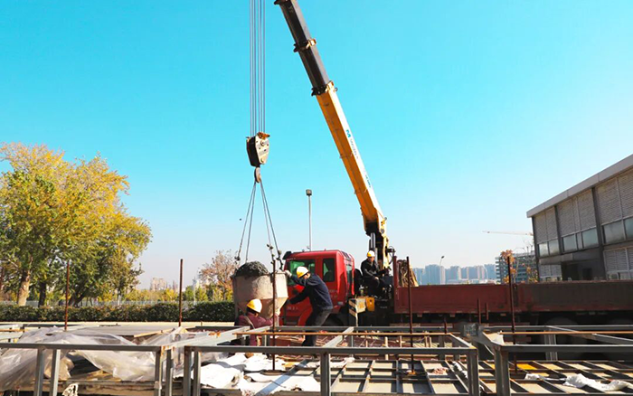 高效安全双 buff！pp电子随车吊助力混凝土施工