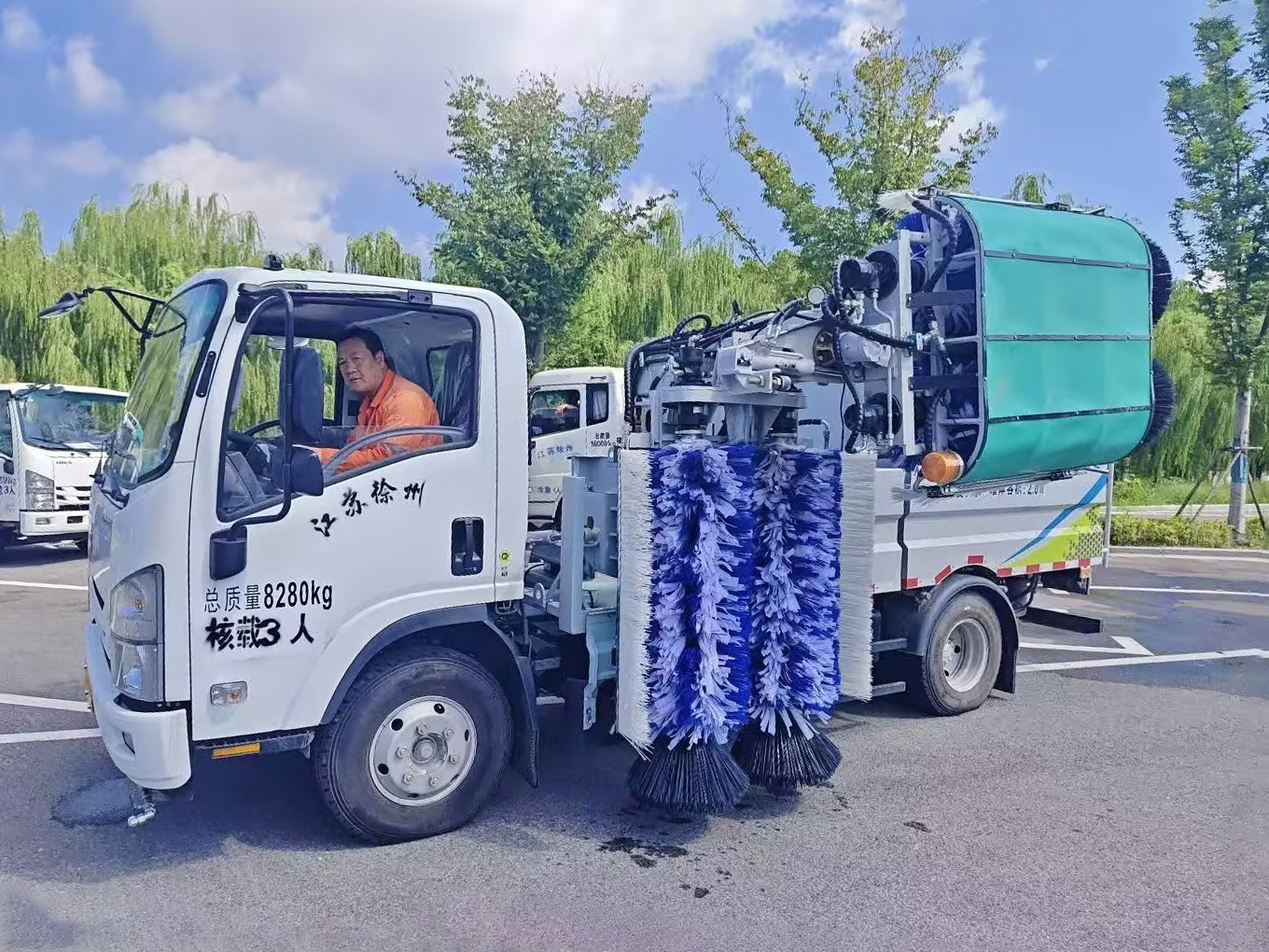 pp电子护栏清洗车：智慧守护徐州经开区的“城市美学”