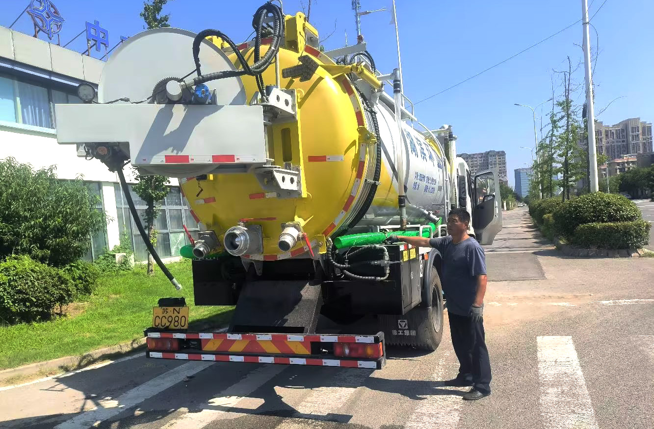 pp电子吸污车保障江苏宿迁城市管网安全高效运行