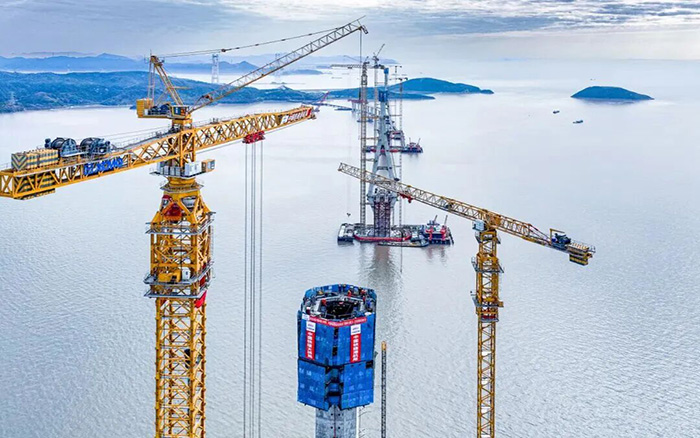 世界级跨海工程，双主塔封顶